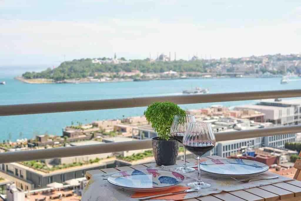 A Million Dollar View In The Heart Of The City Istanbul Exterior photo